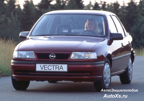 Opel Vectra A Sedan (1992 - 1995): фото спереди