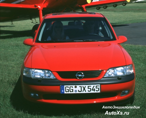 Opel Vectra B Sedan (1995 - 1998): фото спереди 2