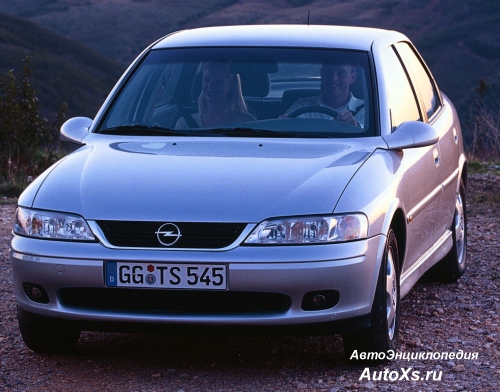 Opel Vectra B Sedan (1999 - 2002): фото спереди