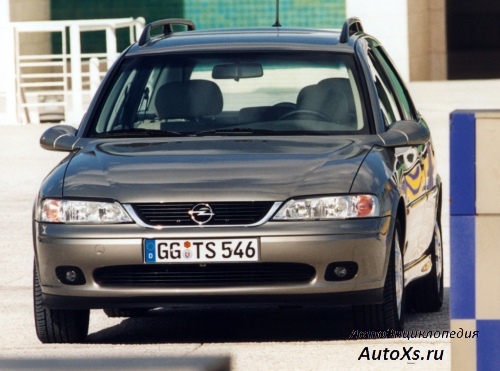 Opel Vectra B Caravan (1999 - 2002): фото спереди 2