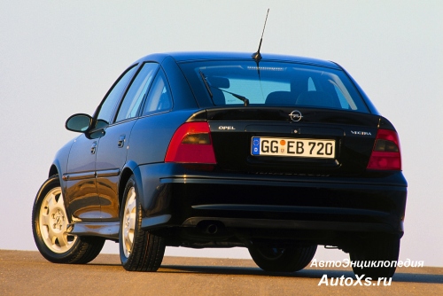 Opel Vectra B Hatchback (1999 - 2002): фото сзади