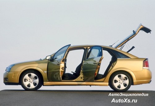 Opel Vectra C GTS (2002 - 2005): Фото сбоку открытые двери