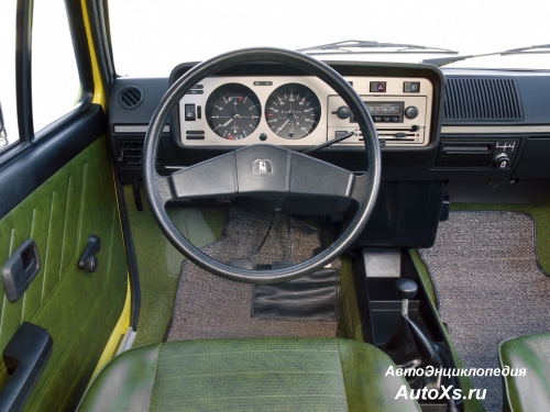 Volkswagen Golf 3-door (1974 - 1983): фото торпедо