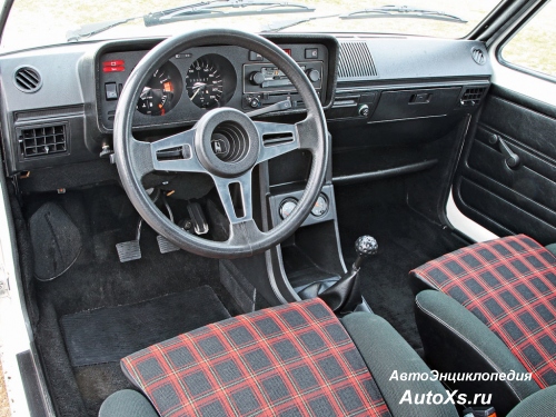 Volkswagen Golf GTI 3-door (1976 - 1983): фото салон