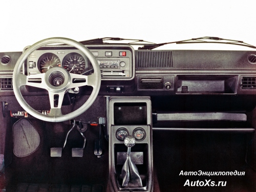 Volkswagen Golf GTI 3-door (1976 - 1983): фото торпедо