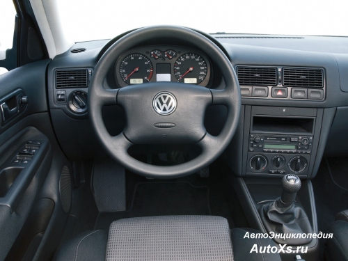 Volkswagen Golf MK4 5-door (1997 - 2003): фото торпедо