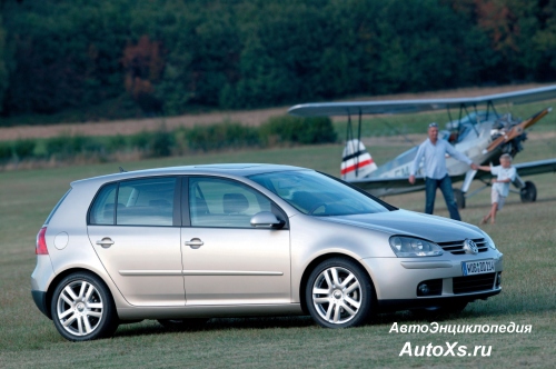 Volkswagen Golf MK5 5-door (2003 - 2008): фото сбоку