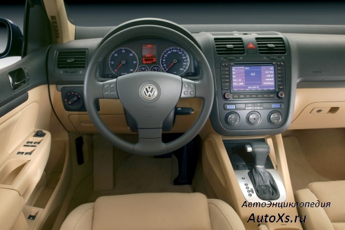 Volkswagen Golf MK5 5-door (2003 - 2008): фото торпедо