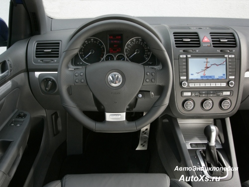 Volkswagen Golf MK5 R32 3-door (2006 - 2008): фото приборы