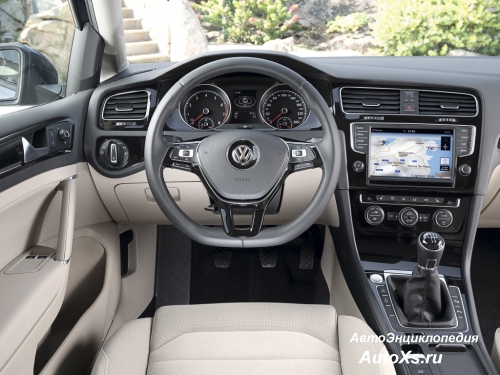 Volkswagen Golf 7 3-door (2012 - 2017): фото приборная панель