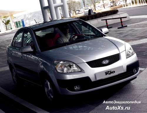 Kia Rio Sedan (2005 - 2009): фото спереди