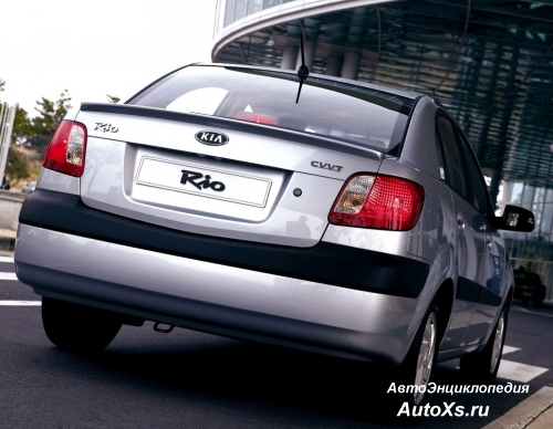 Kia Rio Sedan (2005 - 2009): фото сзади