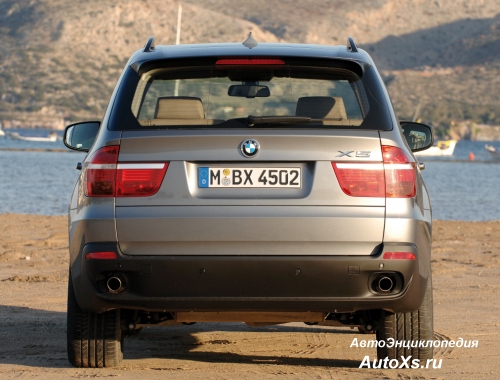 BMW X5 E70 (2006 - 2010): фото сзади