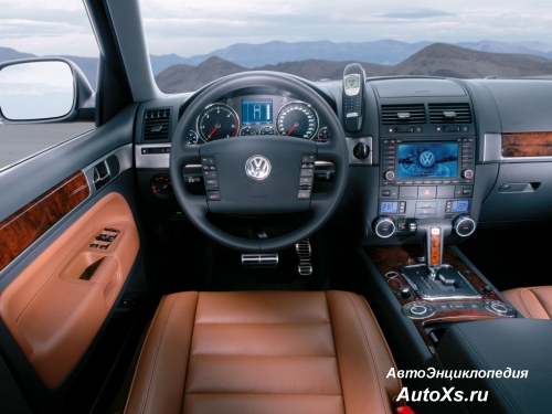 Volkswagen Touareg (2002 - 2007): фото интерьер