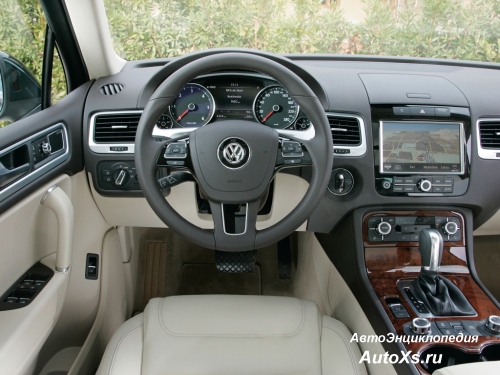 Volkswagen Touareg (2010 - 2014): фото торпедо