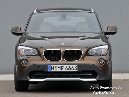 BMW X1 (2009 - 2012): фото спереди