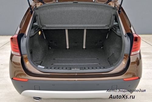 BMW X1 (2009 - 2012): фото багажник
