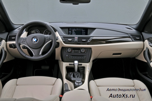 BMW X1 (2009 - 2012): фото приборная панель