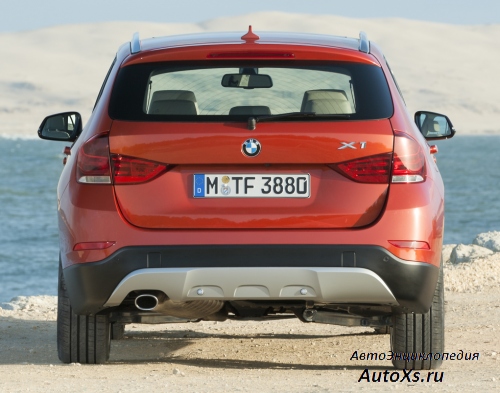 BMW X1 (2009 - 2012): фото сзади