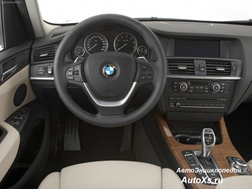 BMW X3 (2010 - 2014): фото приборная панель