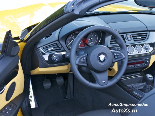 BMW Z4 (2012 - 2016): фото торпедо и интерьер