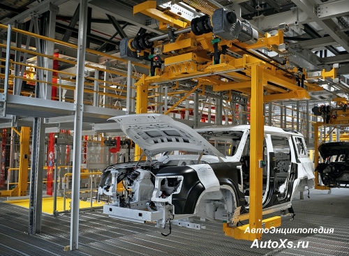 На «стапелях» сборочного конвейера — кузова нового Land Rover Defender