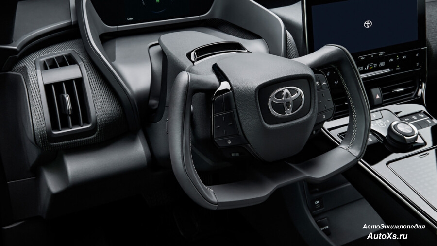 Toyota показала новый электрический кроссовер с запасом хода 500 км