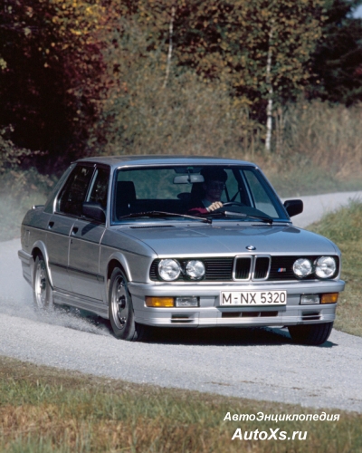 BMW 5-й серии 1985 года получил мощный мотор и позолоченный салон (видео)