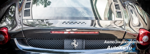 Ferrari показала новый логотип (фото)