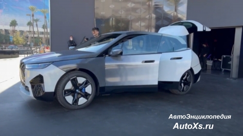 BMW представила автомобиль, который может менять цвет кузова (фото и видео): серый и белый
