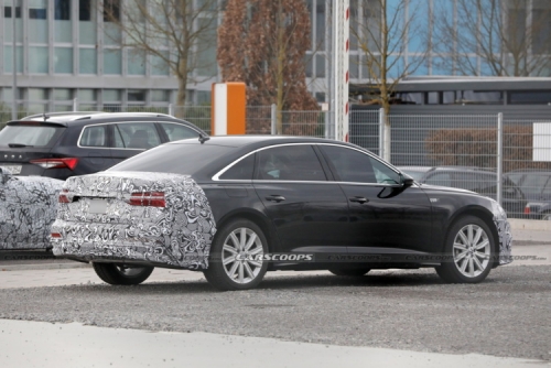 Audi A6 (2022): сбоку и сзади